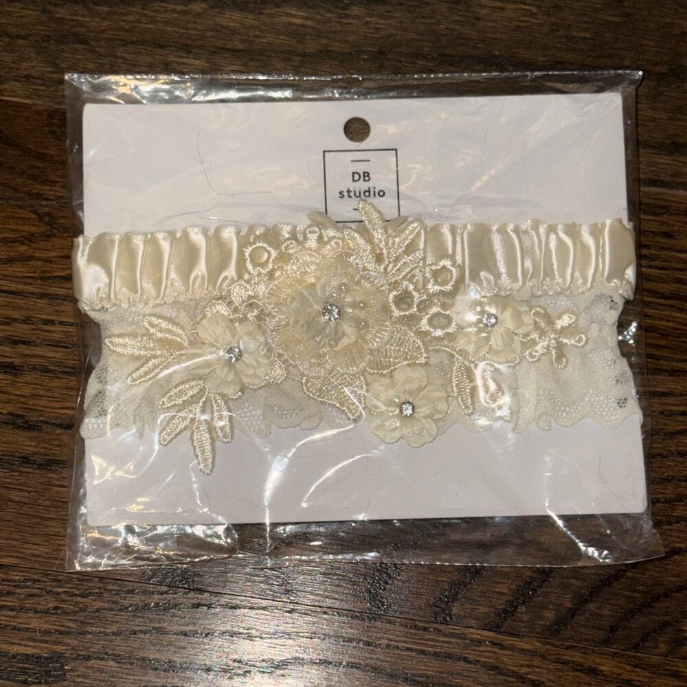 David’s Bridal Garter Brand New